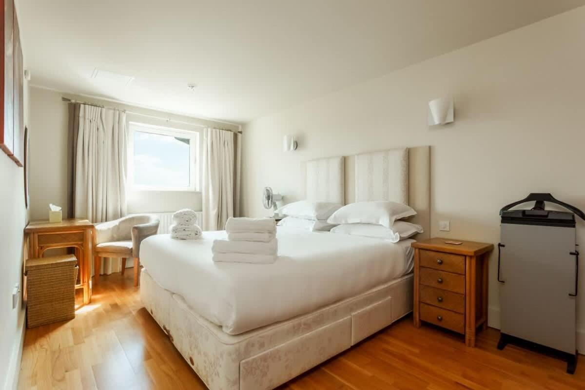 Crow'S Nest Villa Poole Bagian luar foto