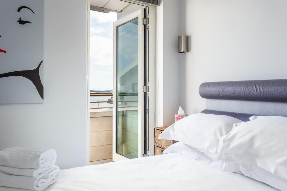 Crow'S Nest Villa Poole Bagian luar foto