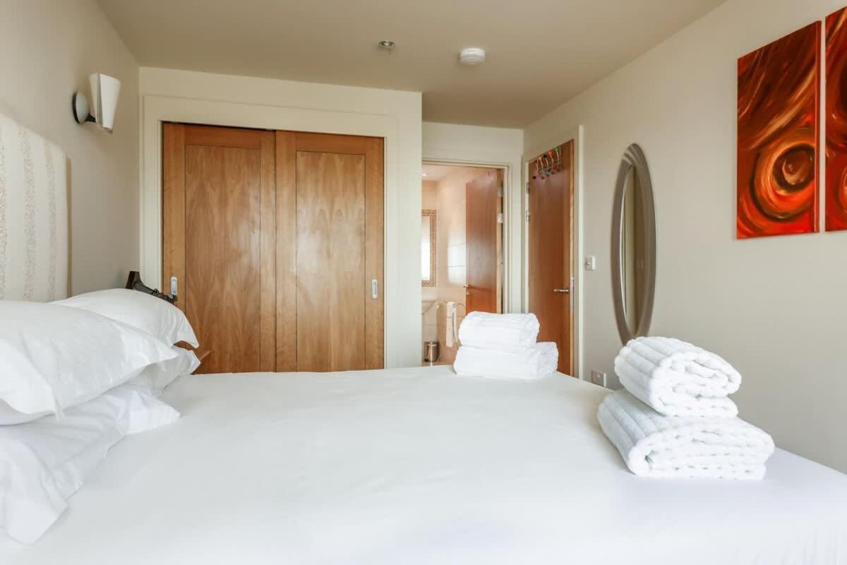 Crow'S Nest Villa Poole Bagian luar foto