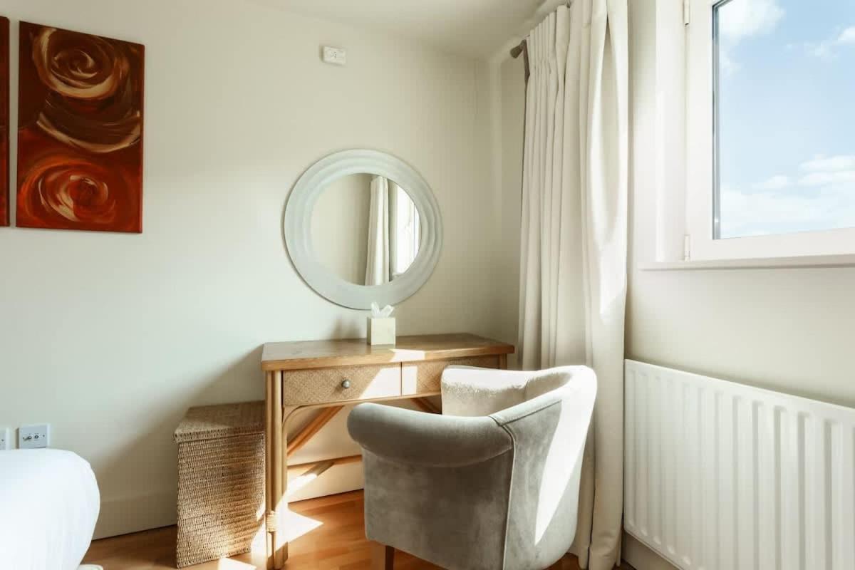 Crow'S Nest Villa Poole Bagian luar foto