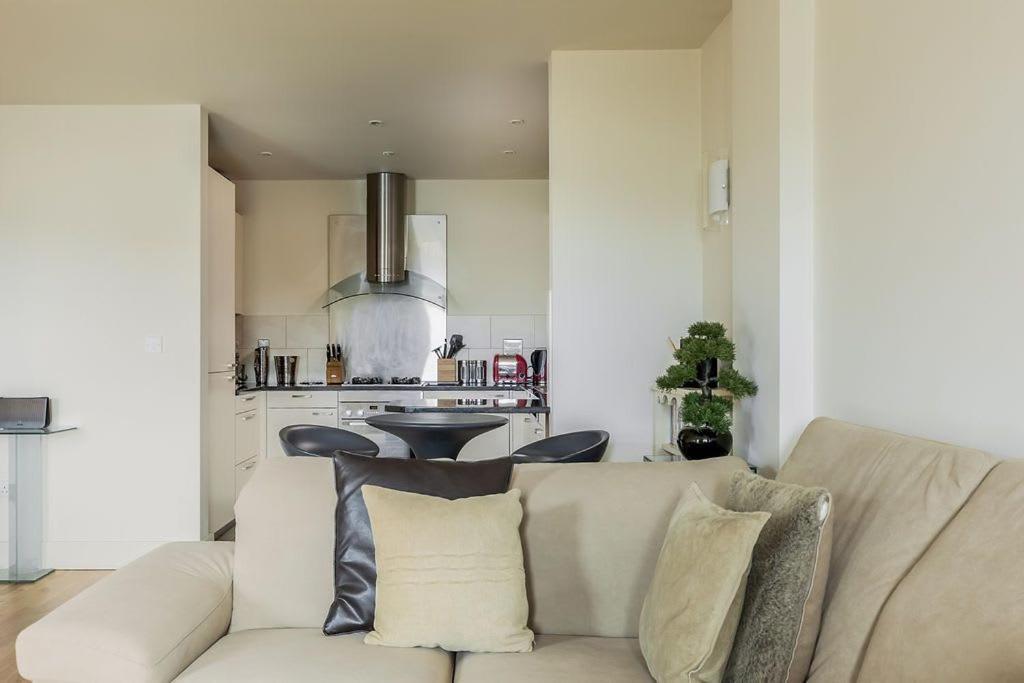 Crow'S Nest Villa Poole Bagian luar foto