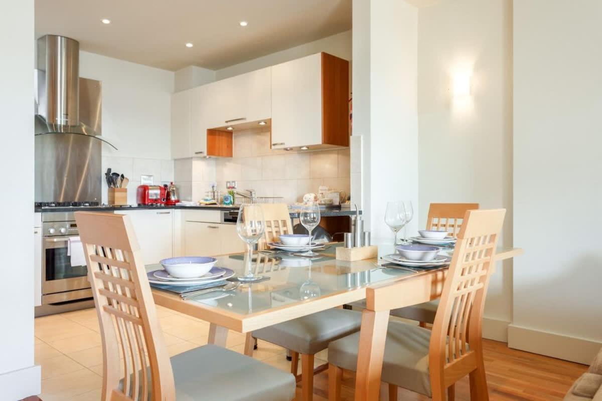 Crow'S Nest Villa Poole Bagian luar foto