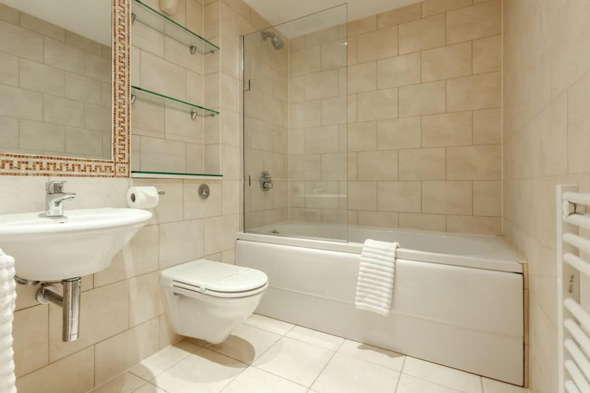 Crow'S Nest Villa Poole Bagian luar foto
