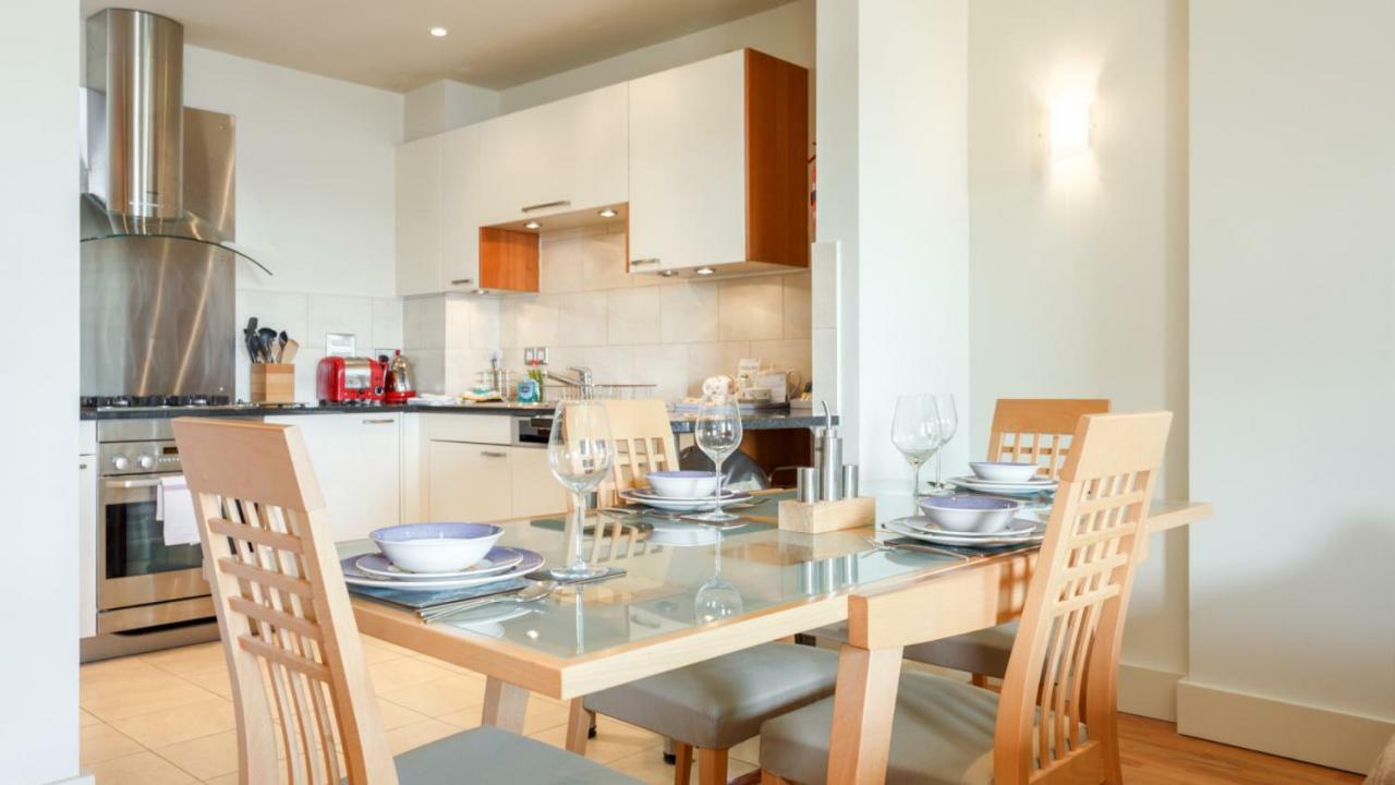 Crow'S Nest Villa Poole Bagian luar foto