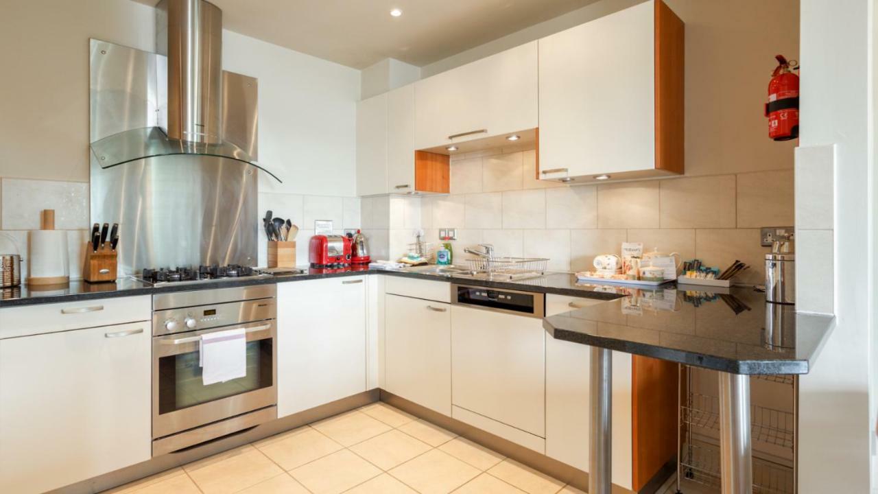 Crow'S Nest Villa Poole Bagian luar foto
