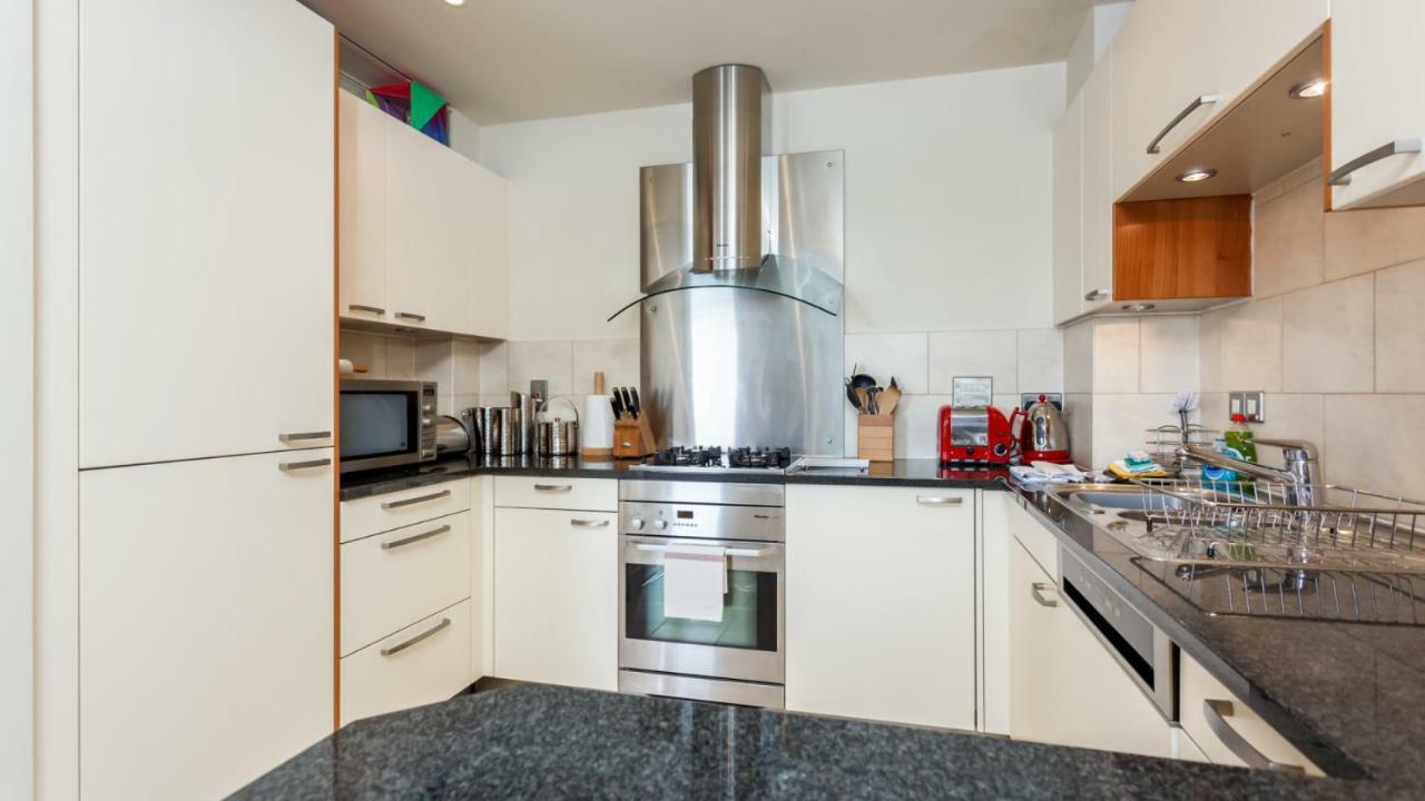 Crow'S Nest Villa Poole Bagian luar foto