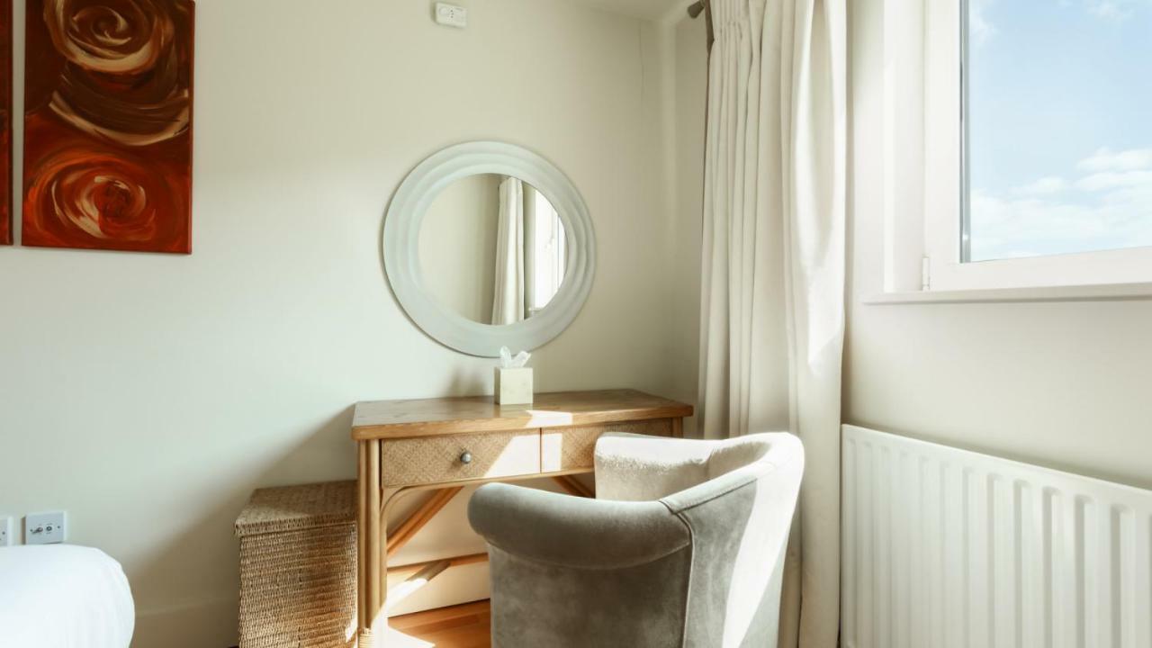 Crow'S Nest Villa Poole Bagian luar foto